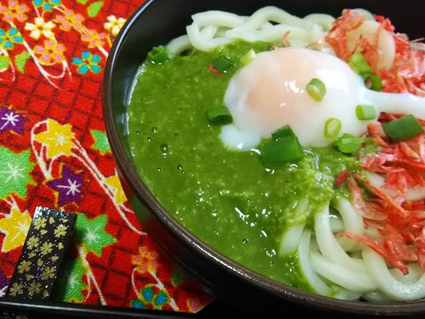 干しエビと抹茶とろろの温玉うどん